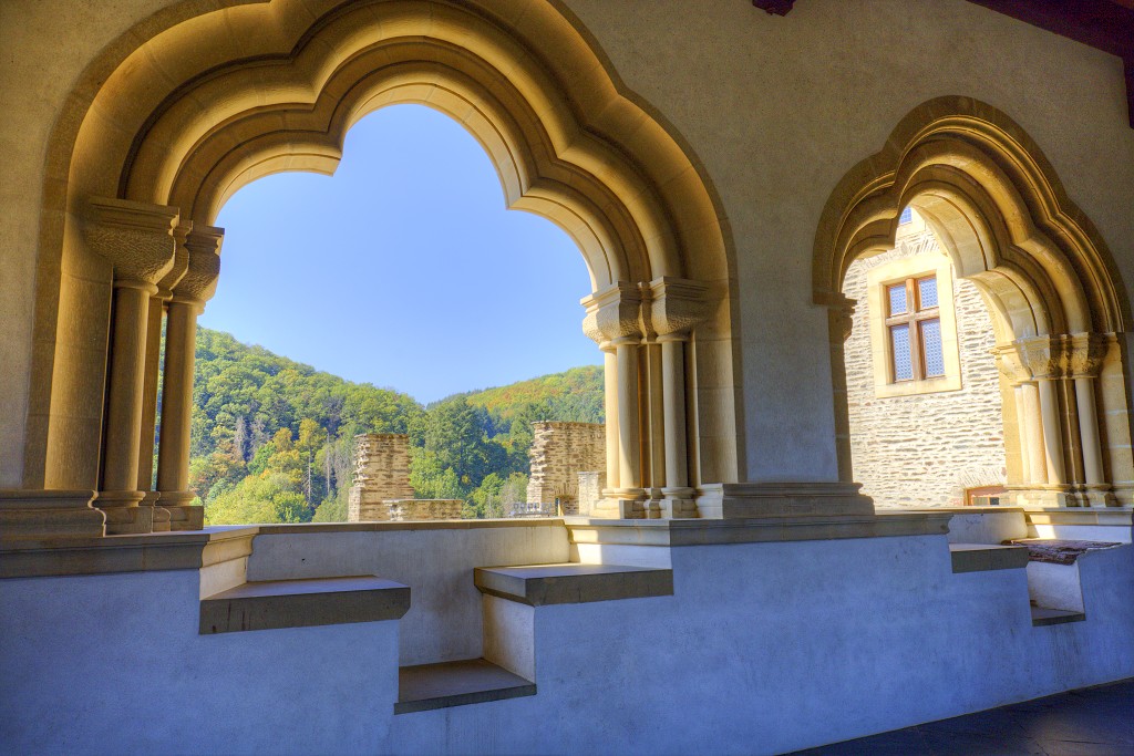 chateau kasteel Bourscheid vianden luxemburg luxembourg burcht ruine slot unesco erfgoed castellum middeleeuwen ardennen karolingische romeinse vesting